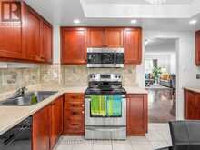 25 - 25 TAMARACK CIRCLE | Toronto Ontario | Slide Image Nine