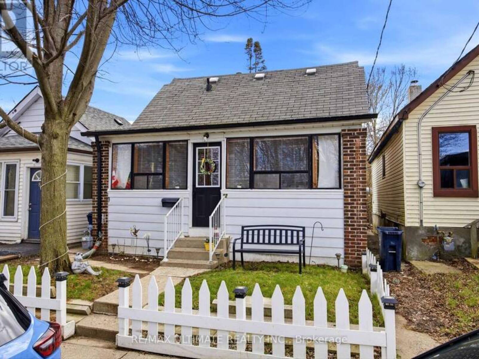 82 BEECHWOOD AVENUE, Toronto, Ontario M6N 4T3
