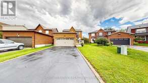 20 DOON CRESCENT | Georgina Ontario | Slide Image Two