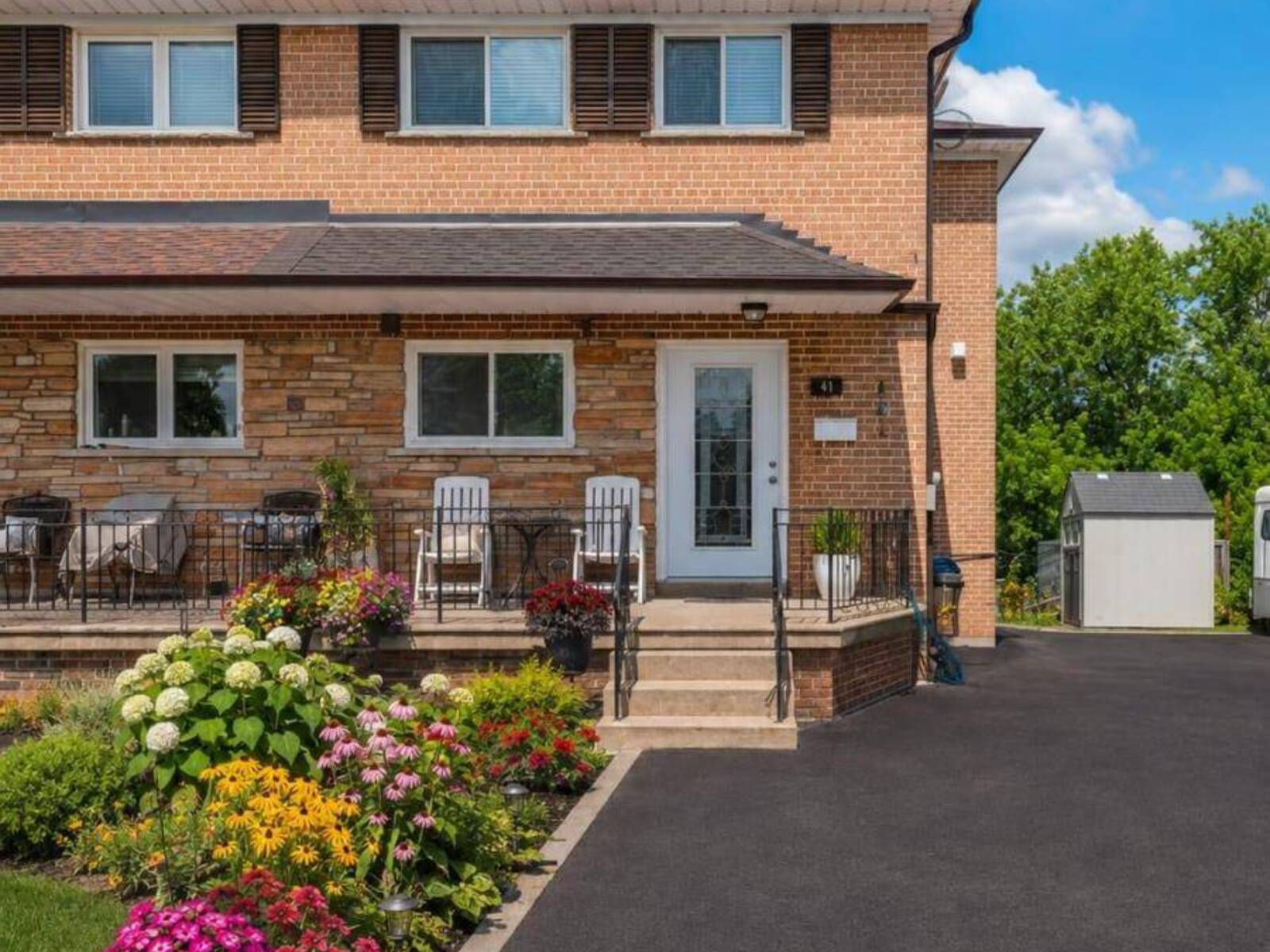 12 AZALEA COURT, Toronto, Ontario M9M 1V1