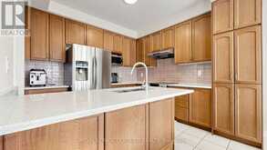 5576 MEADOWCREST AVENUE | Mississauga Ontario | Slide Image Nine