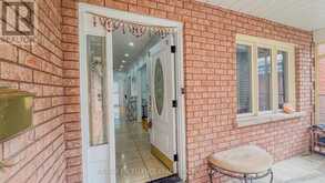 303 HICKORY CIRCLE | Oakville Ontario | Slide Image Three