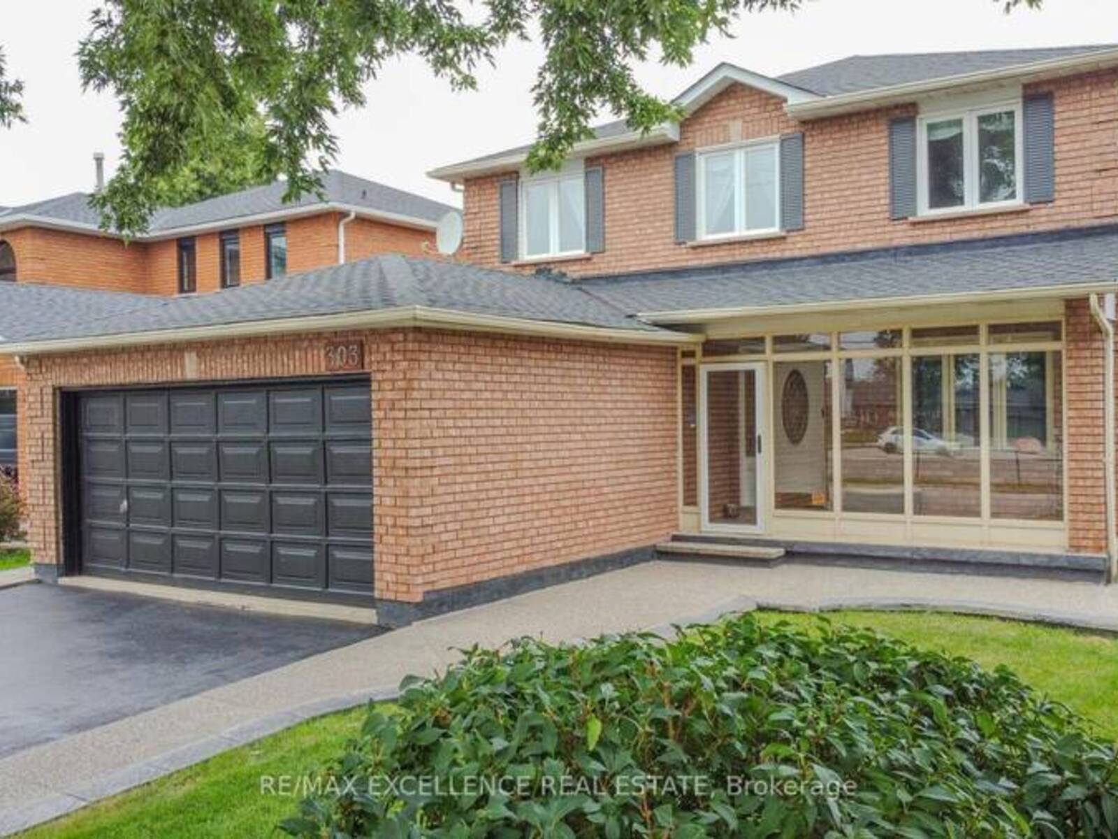 303 HICKORY CIRCLE, Oakville, Ontario L6H 4V3
