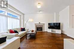 27 THOROUGHBRED BOULEVARD | Hamilton Ontario | Slide Image Seventeen