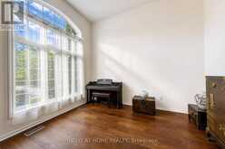 27 THOROUGHBRED BOULEVARD | Hamilton Ontario | Slide Image Three