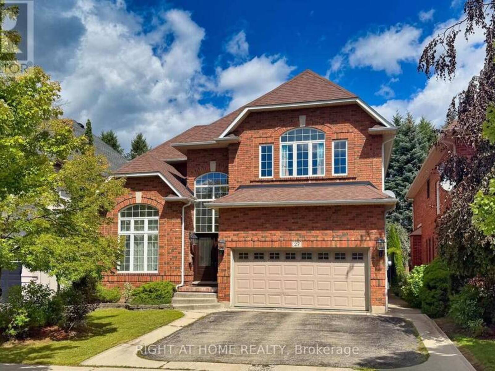 27 THOROUGHBRED BOULEVARD, Hamilton, Ontario L9K 1L2