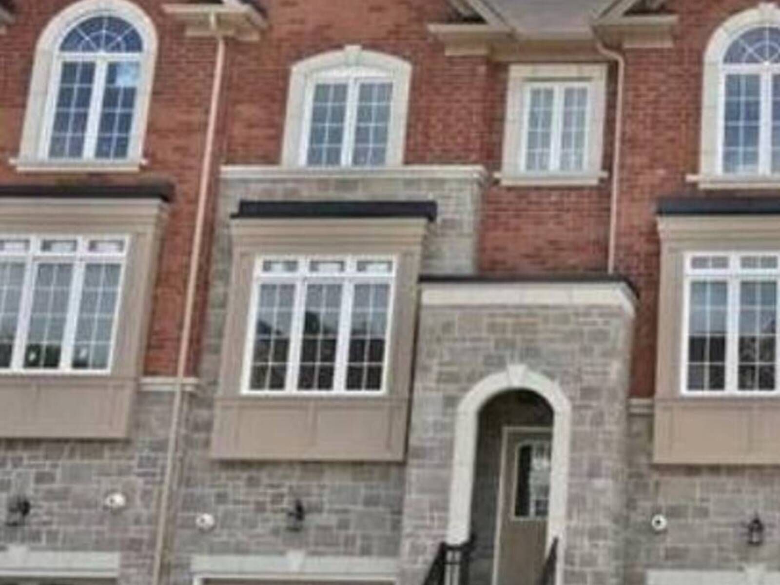 211 APPLETON COURT, Newmarket, Ontario L3Y 0B8