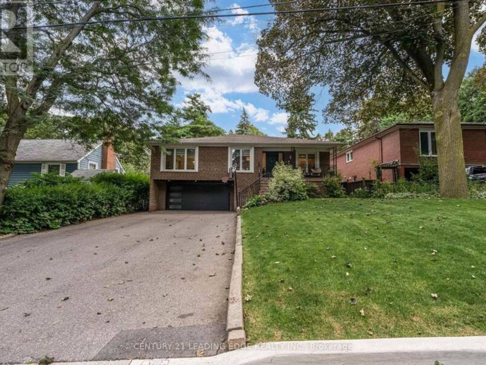 5 MOUNTBATTEN ROAD, Toronto, Ontario M9P 1Y8
