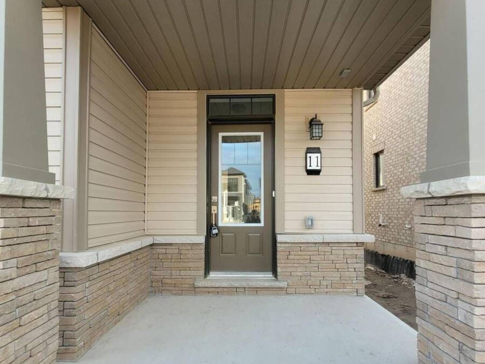 11 AMOS AVENUE, Brantford, Ontario N3T 0V4