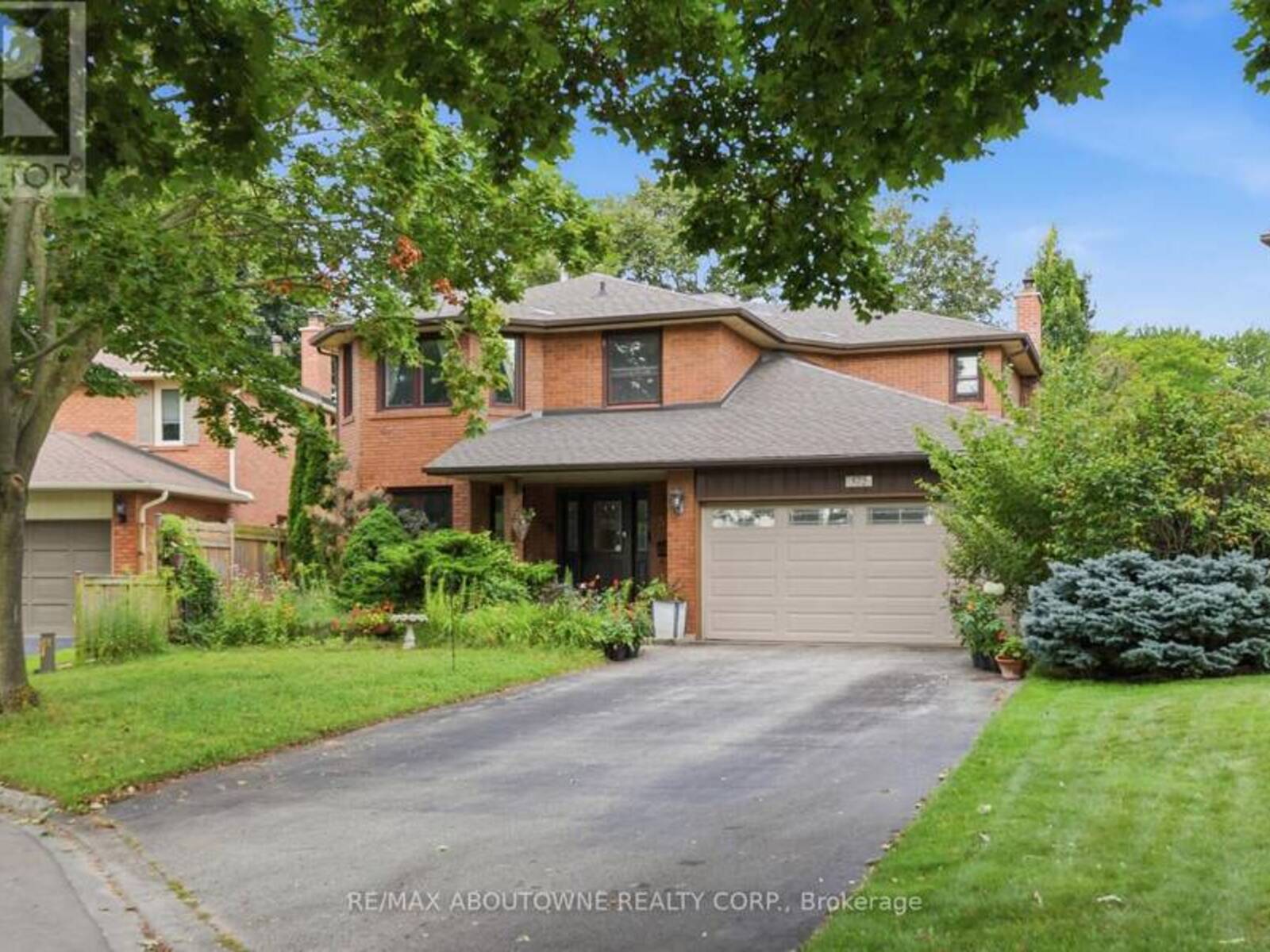 572 HARMONY AVENUE, Burlington, Ontario L7N 3S8