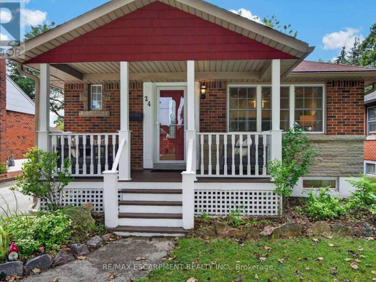 24 CASTLEFIELD DRIVE, Hamilton, Ontario L8T 3R2