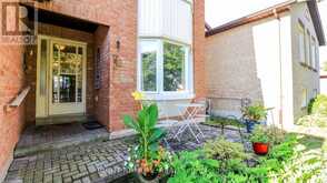 70 KINZIE LANE | Barrie Ontario | Slide Image Two