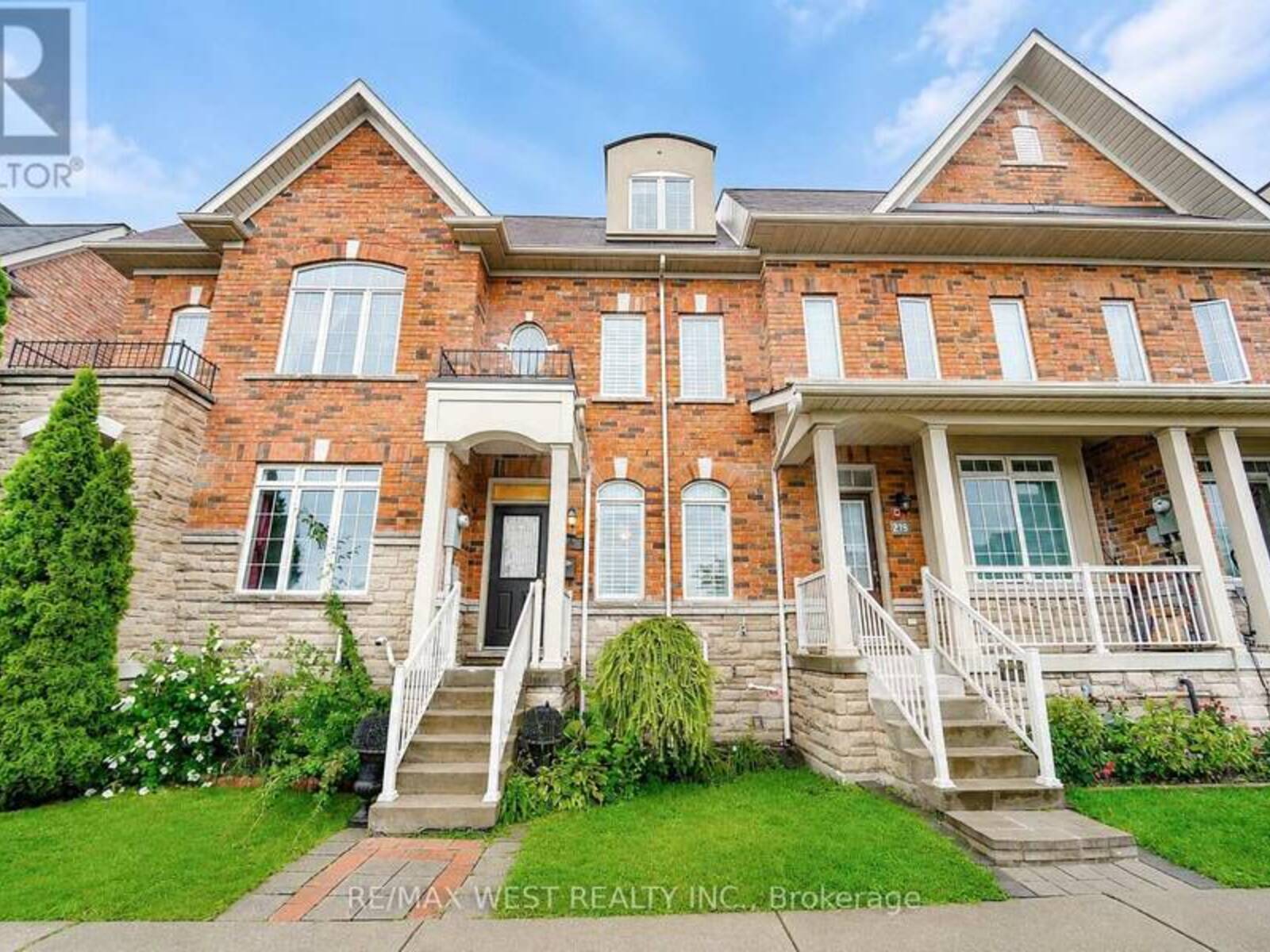 221 ISAAC DEVINS BOULEVARD, Toronto, Ontario M9M 0B6