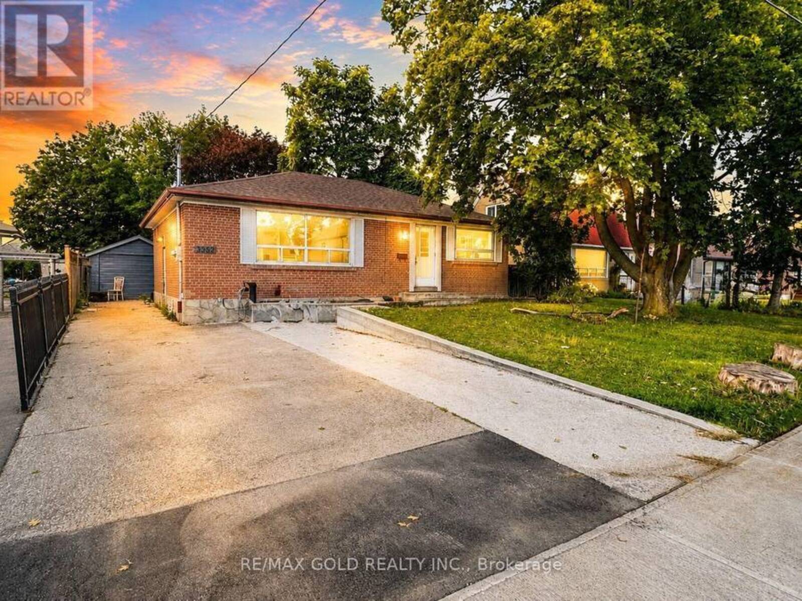 3352 ETUDE DRIVE, Mississauga, Ontario L4T 1T3