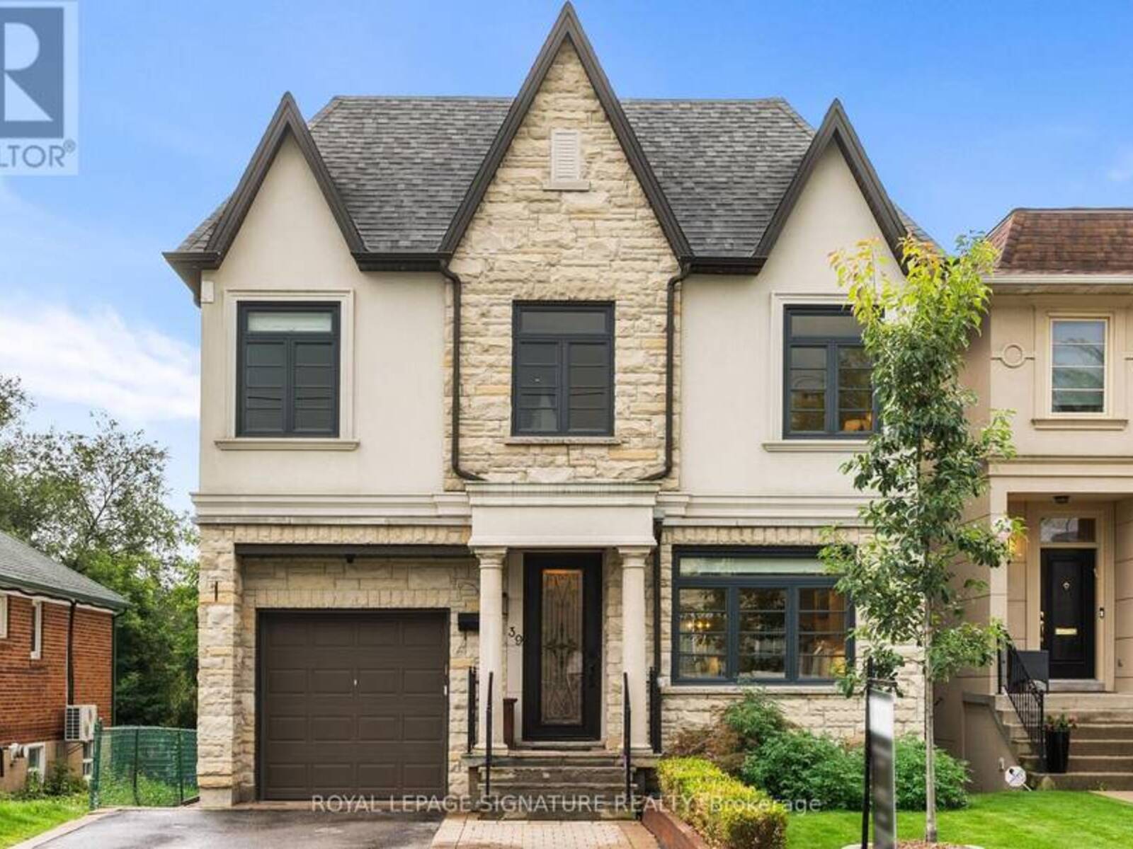 39 REGINA AVENUE, Toronto, Ontario M6A 1R4