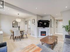8 MARESFIELD DRIVE Toronto Ontario, M1V 2X1