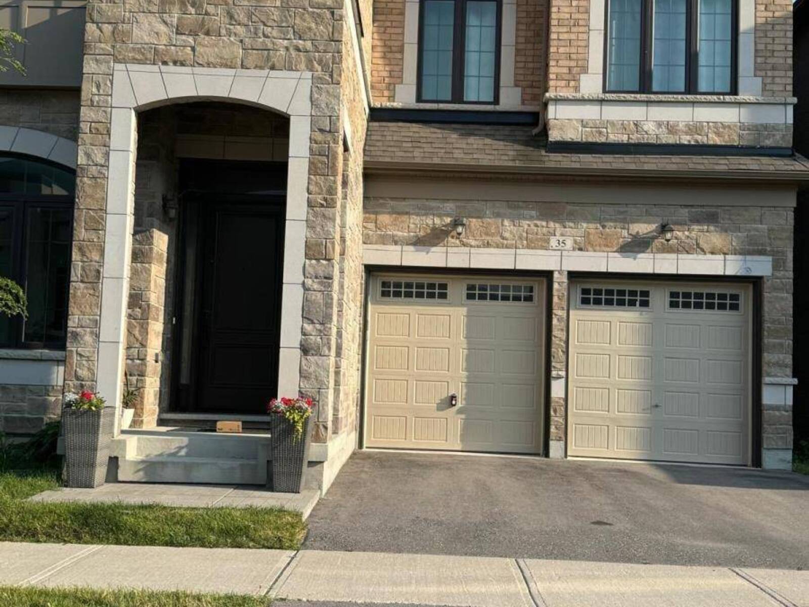 35 GERDEN DRIVE, Richmond Hill, Ontario L4S 1N6