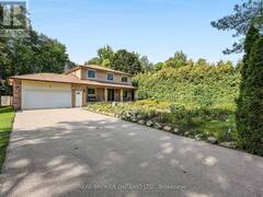 2 AMBERGLEN COURT East Gwillimbury Ontario, L9N 1J6