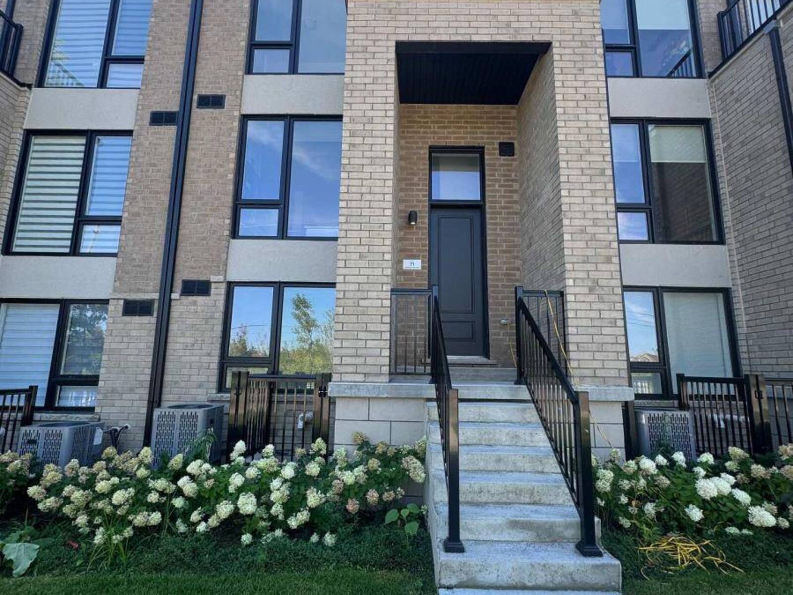 71 JEFFERSON SIDE ROAD, Richmond Hill, Ontario L4E 1M1
