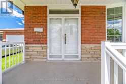 25 ISLAY COURT | Toronto Ontario | Slide Image Three