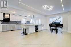 176 TIMPSON DRIVE | Aurora Ontario | Slide Image Thirteen