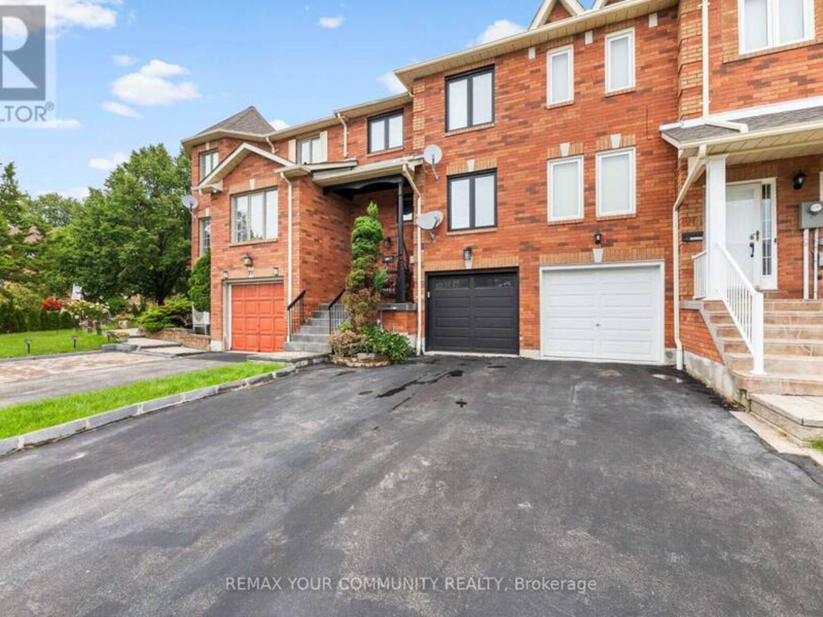 16 SMALES DRIVE, Ajax, Ontario L1Z 1G5