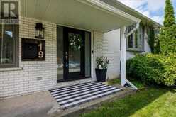 19 HIGHCROFT ROAD | Barrie Ontario | Slide Image Three