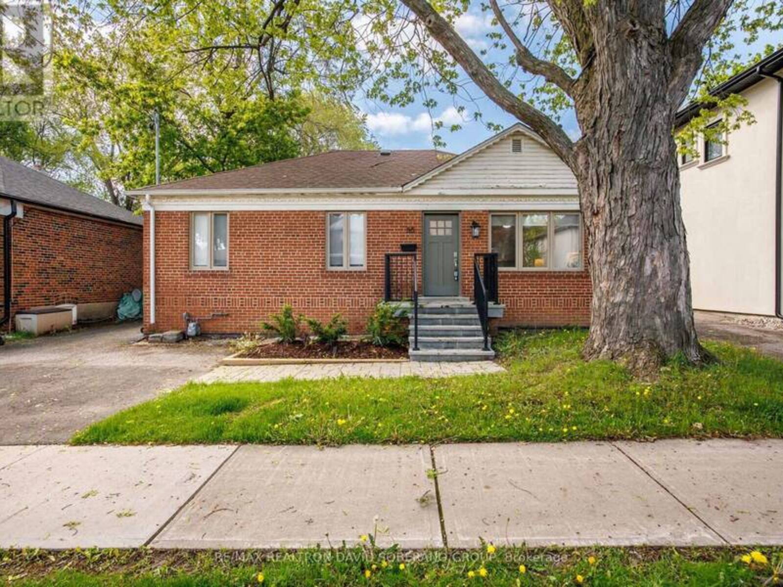 35 ALMORE AVENUE, Toronto, Ontario M3H 2G9