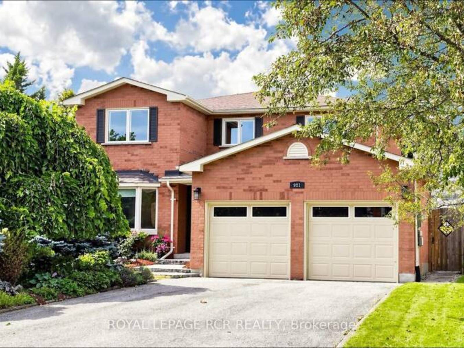 981 KRISTA COURT, Newmarket, Ontario L3Y 7E9