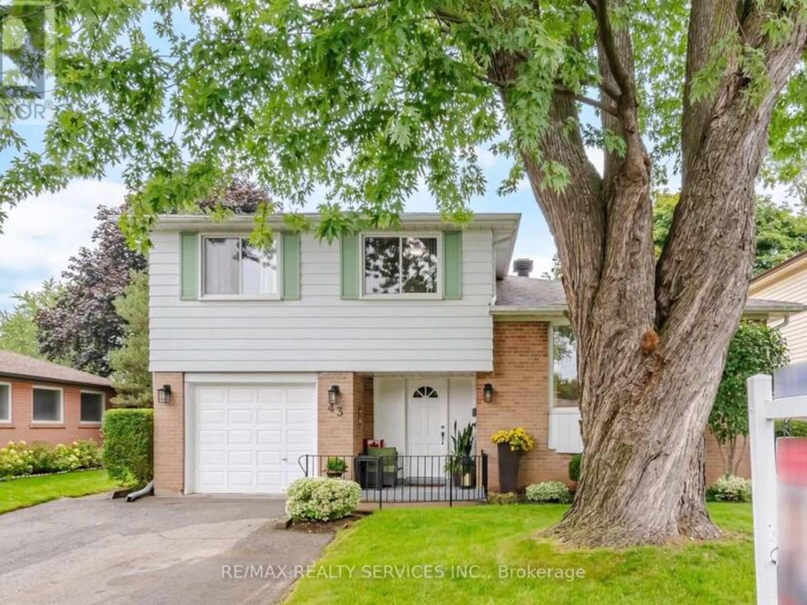 43 MELVILLE CRESCENT, Brampton, Ontario L6W 2S3