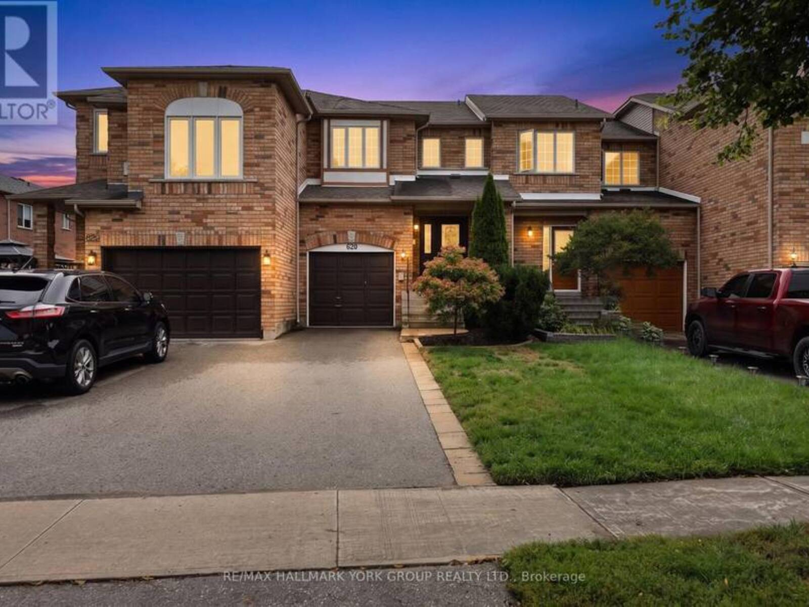 620 BONDI AVENUE, Newmarket, Ontario L3Y 8S8