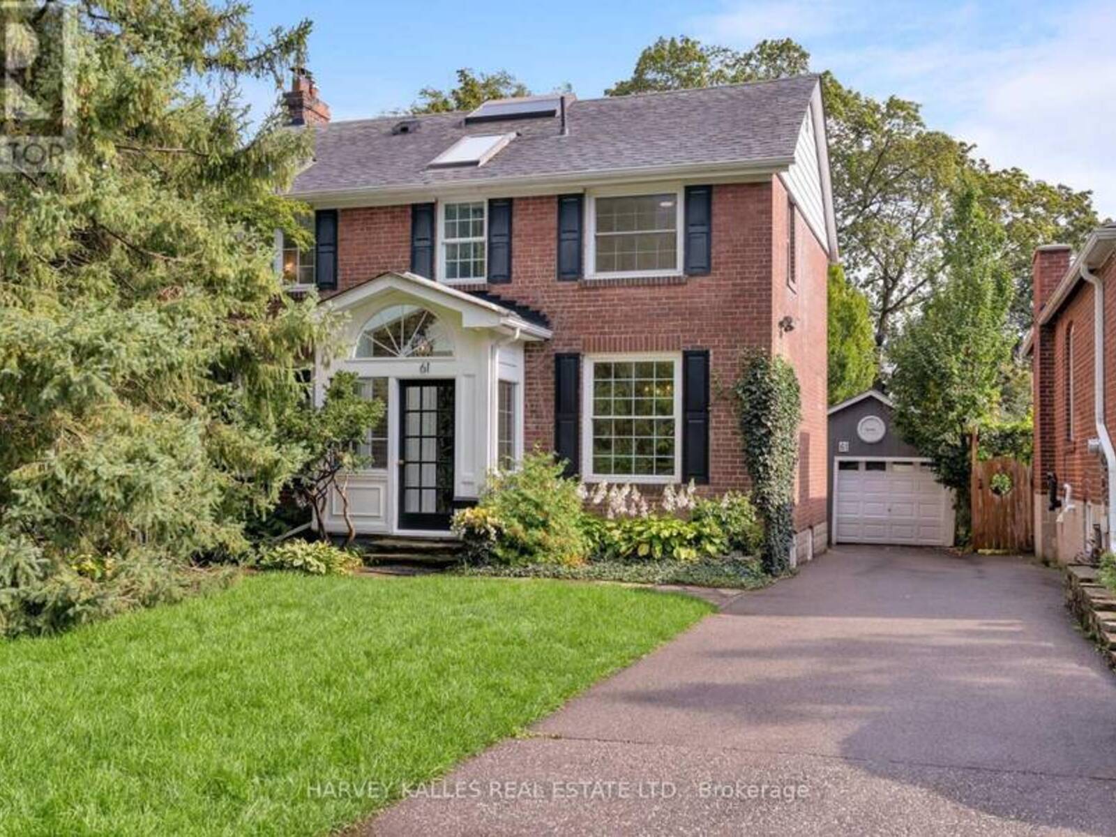 61 QUEENS DRIVE, Toronto, Ontario M9N 2H5