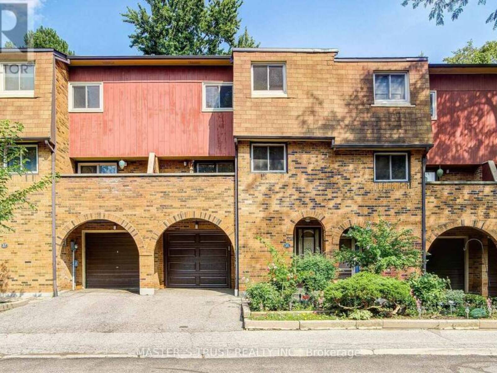 35 BARDS WALKWAY, Toronto, Ontario M2J 4T8