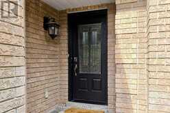 38 FELT CRESCENT | Barrie Ontario | Slide Image Four