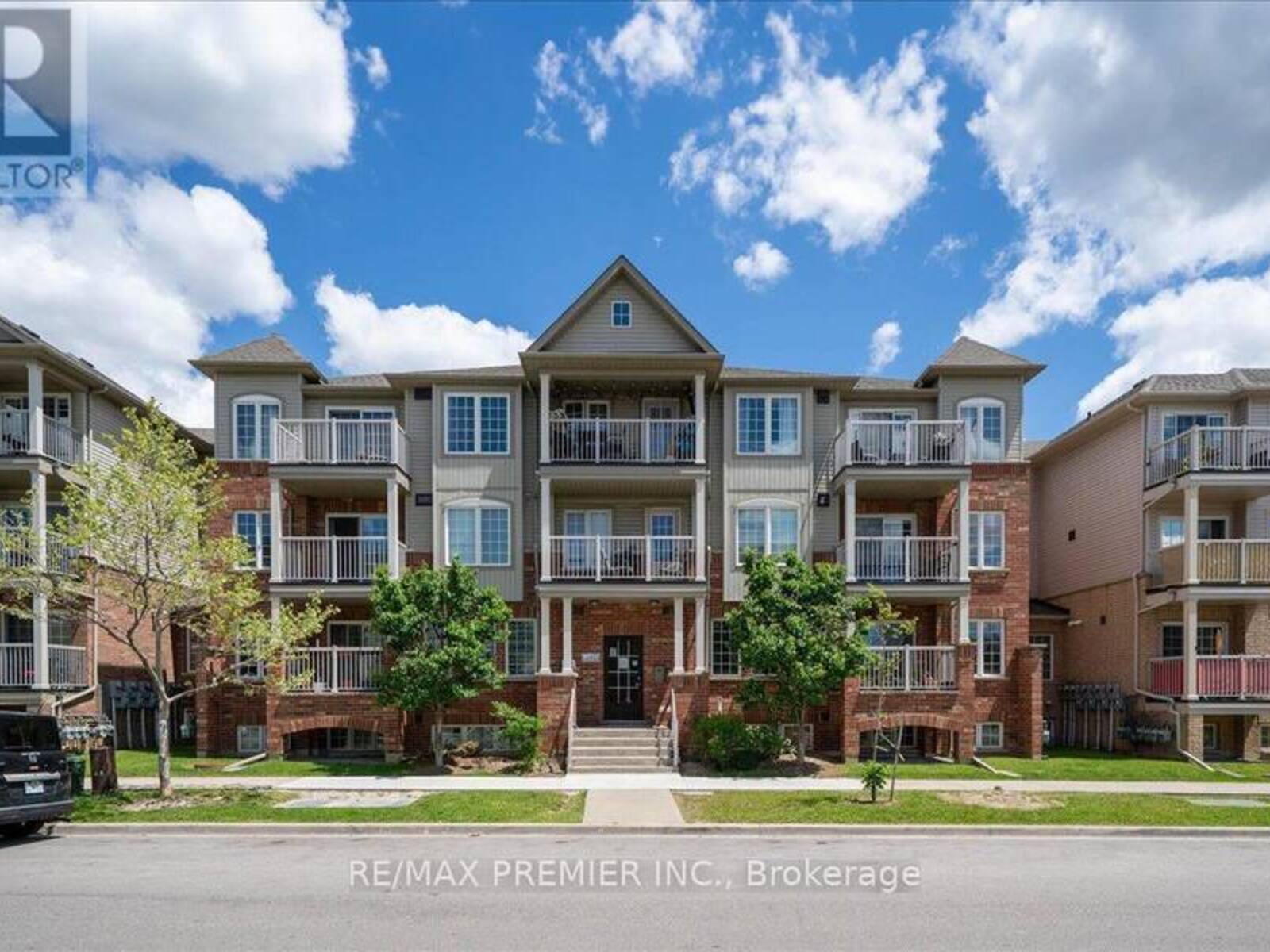 8 - 141 ISAAC DEVINS BOULEVARD, Toronto, Ontario M9M 0C4