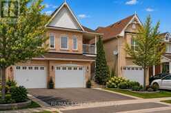 62 COLONIAL CRESCENT | Richmond Hill Ontario | Slide Image Ten