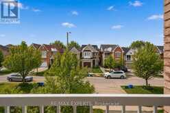 62 COLONIAL CRESCENT | Richmond Hill Ontario | Slide Image Twelve