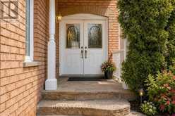 62 COLONIAL CRESCENT | Richmond Hill Ontario | Slide Image Eight