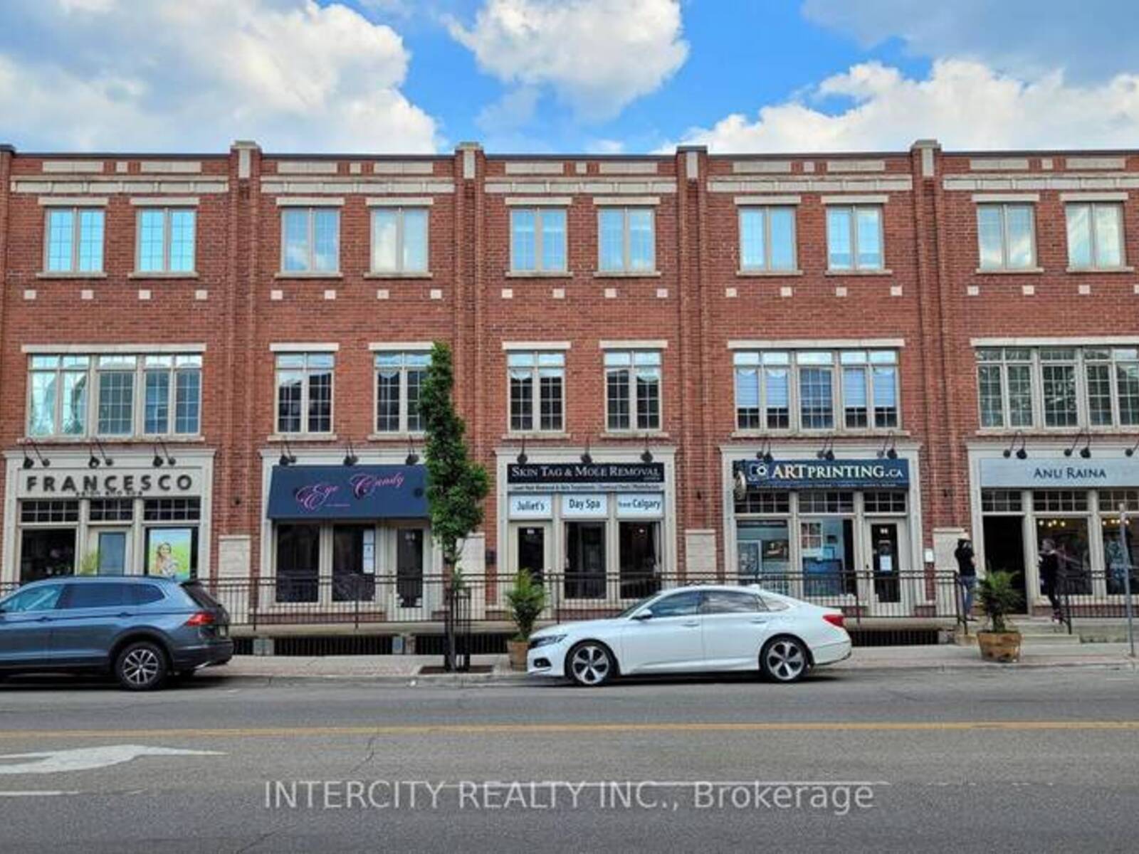 86 LAKESHORE ROAD W, Oakville, Ontario L6K 3A2