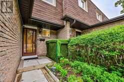 19 ASPENWOOD DRIVE | Toronto Ontario | Slide Image Three