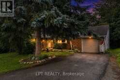 98 DON MOR DRIVE | Newmarket Ontario | Slide Image Two