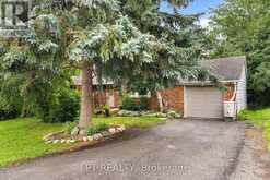 98 DON MOR DRIVE | Newmarket Ontario | Slide Image Four