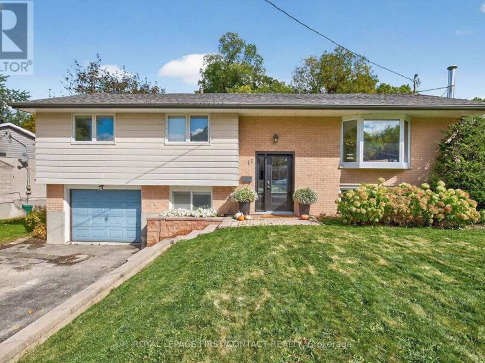 11 MACLAREN AVENUE, Barrie, Ontario L4N 3Y1