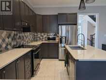 230 PARADELLE DRIVE | Richmond Hill Ontario | Slide Image Eleven