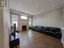 230 PARADELLE DRIVE | Richmond Hill Ontario | Slide Image Sixteen