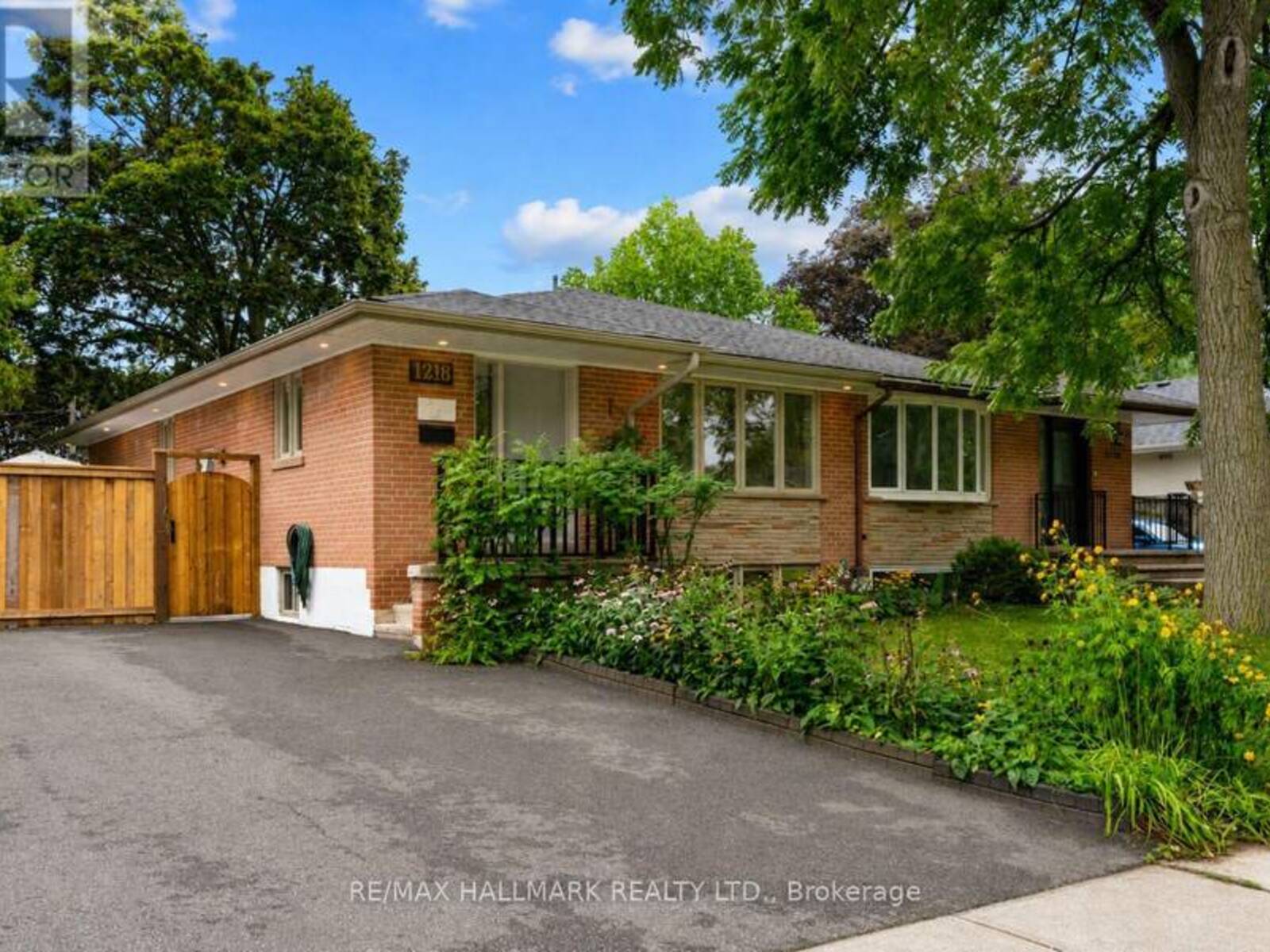 1218 GRANGE ROAD, Oakville, Ontario L6H 1P7