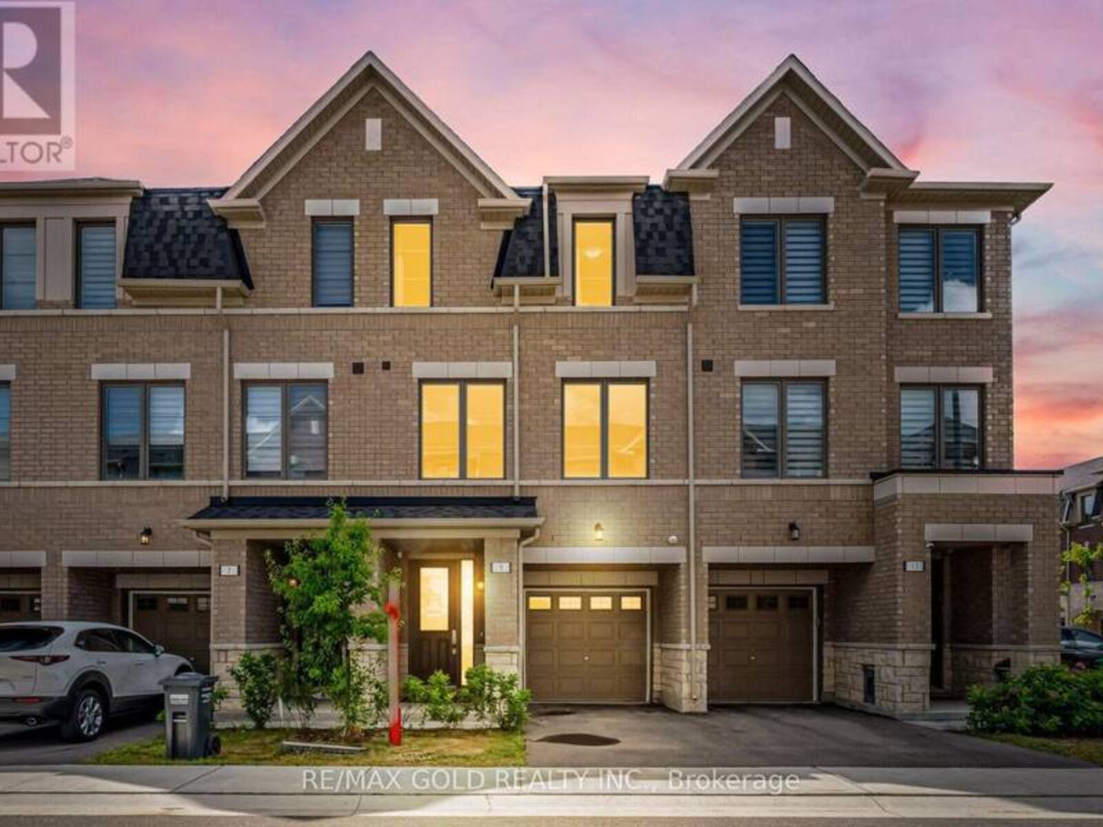 9 ARCOLA STREET, Brampton, Ontario L6P 4N7