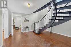 713 EXCELLER CIRCLE | Newmarket Ontario | Slide Image Thirty
