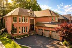 48 CARLYLE CRESCENT | Aurora Ontario | Slide Image One