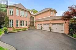48 CARLYLE CRESCENT | Aurora Ontario | Slide Image Four
